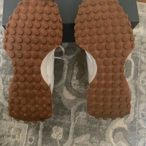 New Balance White Sneakers Modern Minimalist Design - Picture 9 of 9